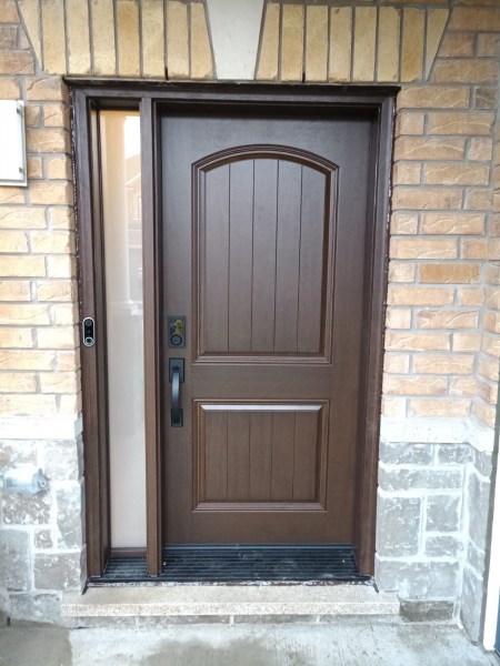 One sidelite 7 ft door