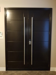 Double door grooved pull bar out